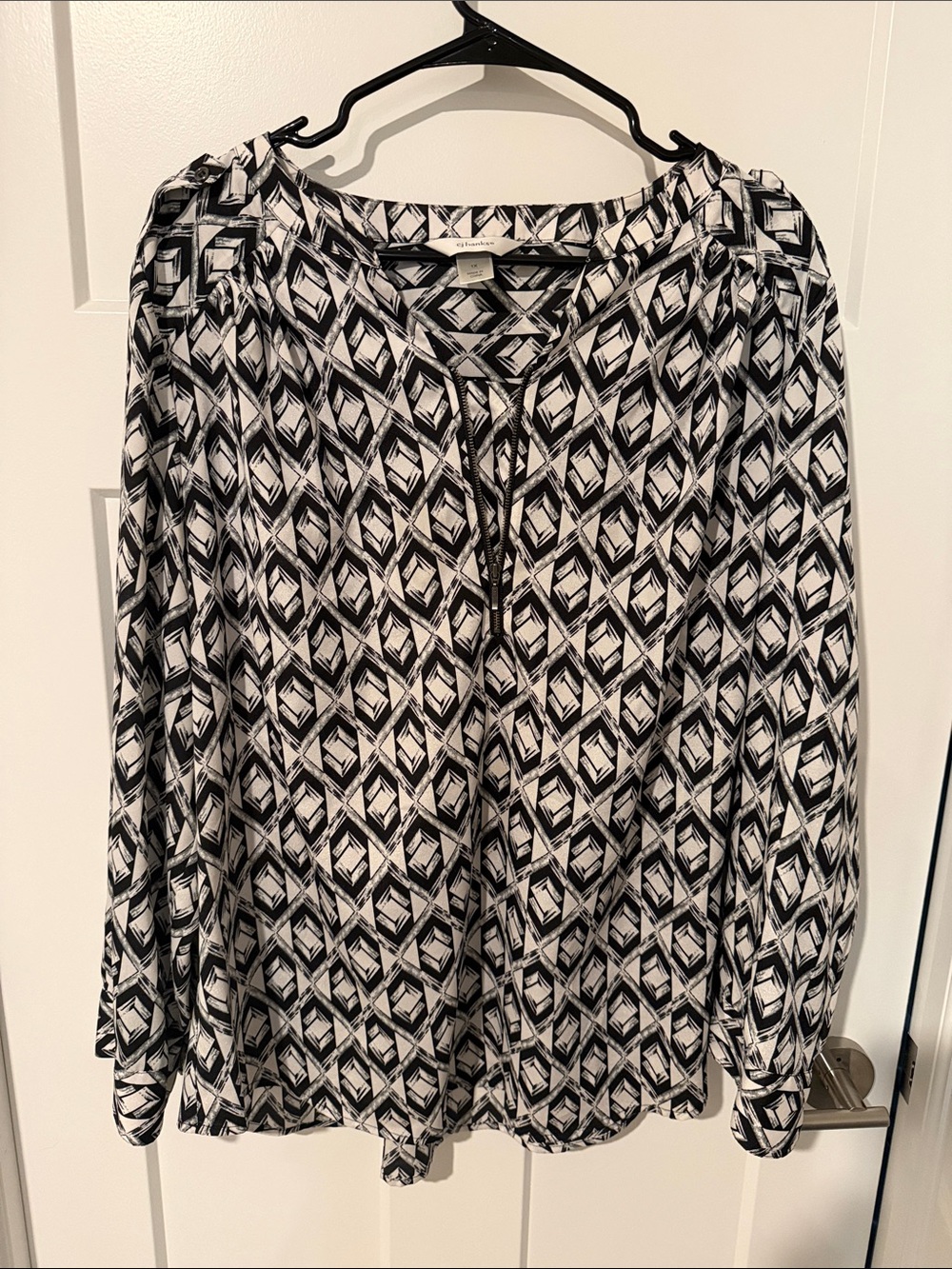 Geometric Print Long-Sleeve Women's Top - Black & White